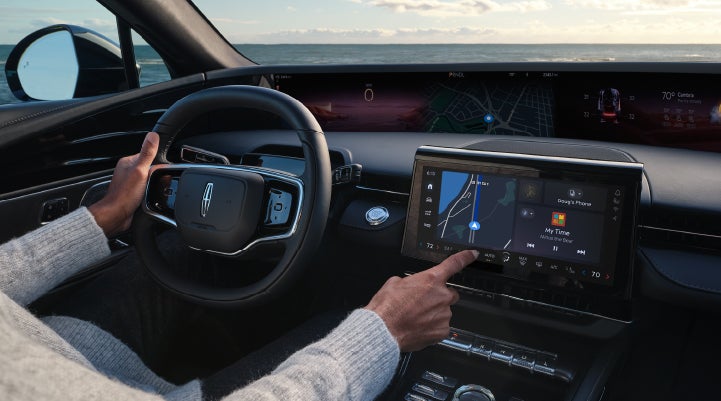 The driver of a 2024 Lincoln Nautilus® SUV interacts with the new Lincoln Digital Experience. | Duncan Lincoln in Blacksburg VA