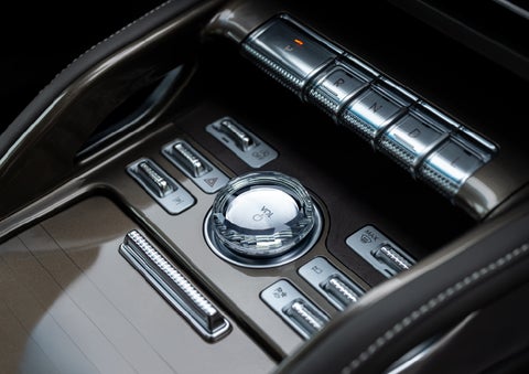 A crystal-inspired volume knob is shown in the center floor console of a 2024 Lincoln Nautilus® SUV. | Duncan Lincoln in Blacksburg VA