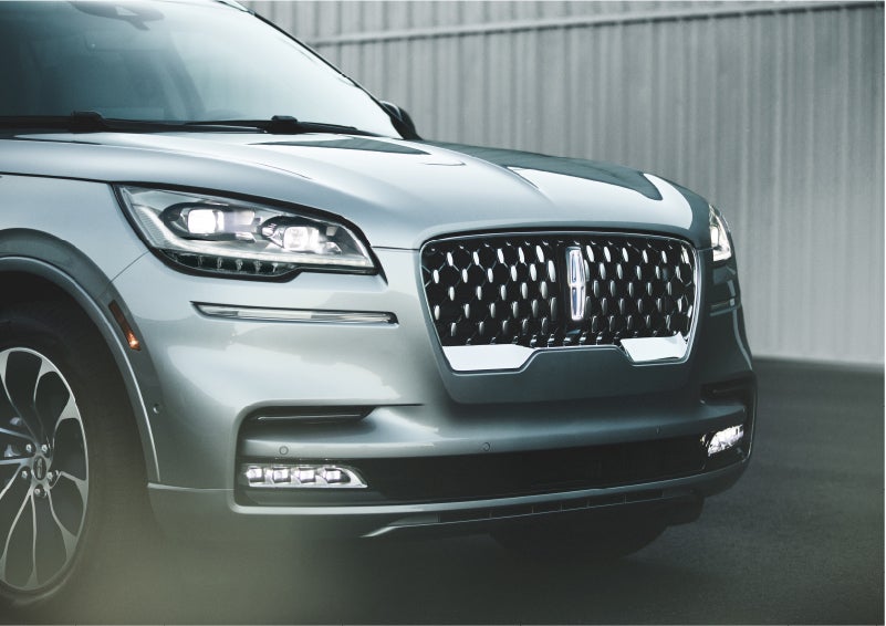 The available adaptive pixel LED headlamps of the 2023 Lincoln Aviator® SUV activated | Duncan Lincoln in Blacksburg VA